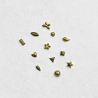 Guldiga studs olika former för nageldesign
